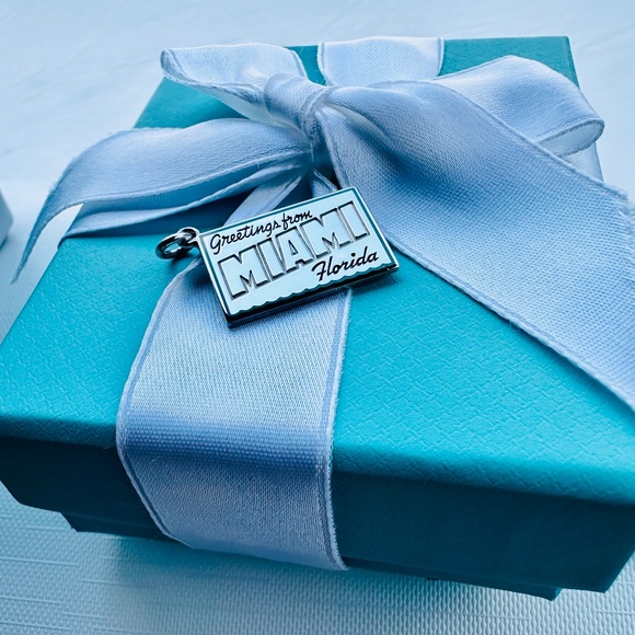 NEW Tiffany & Co Miami Postcard Charm in Silver - Picture 2 of 3
